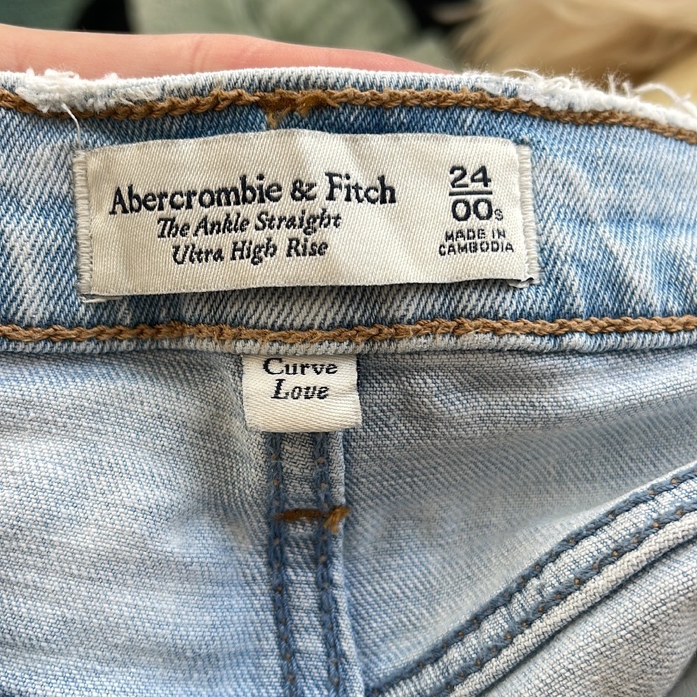 Abercrombie & Fitch The Ankle Straight Ultra High Rise (completely sold out) - Picture 2 of 6